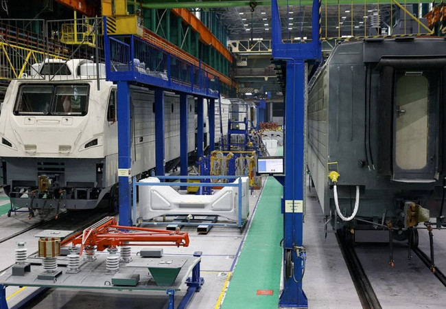 Новочеркасский электровозостроительный завод внедряет новую технологию окраски кузовов локомотивов