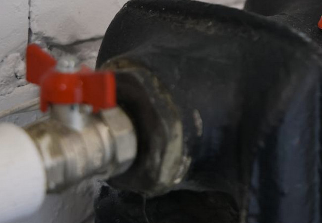 Ученый предупредил нижегородцев о рисках покраски советских батарей